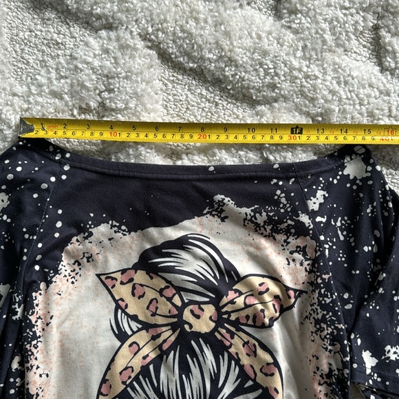 CUTE GRAPHIC TEE! - Picture 2 of 4